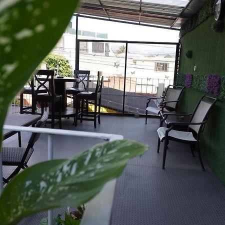 Hostal Guatefriends Guatemala City Exterior photo